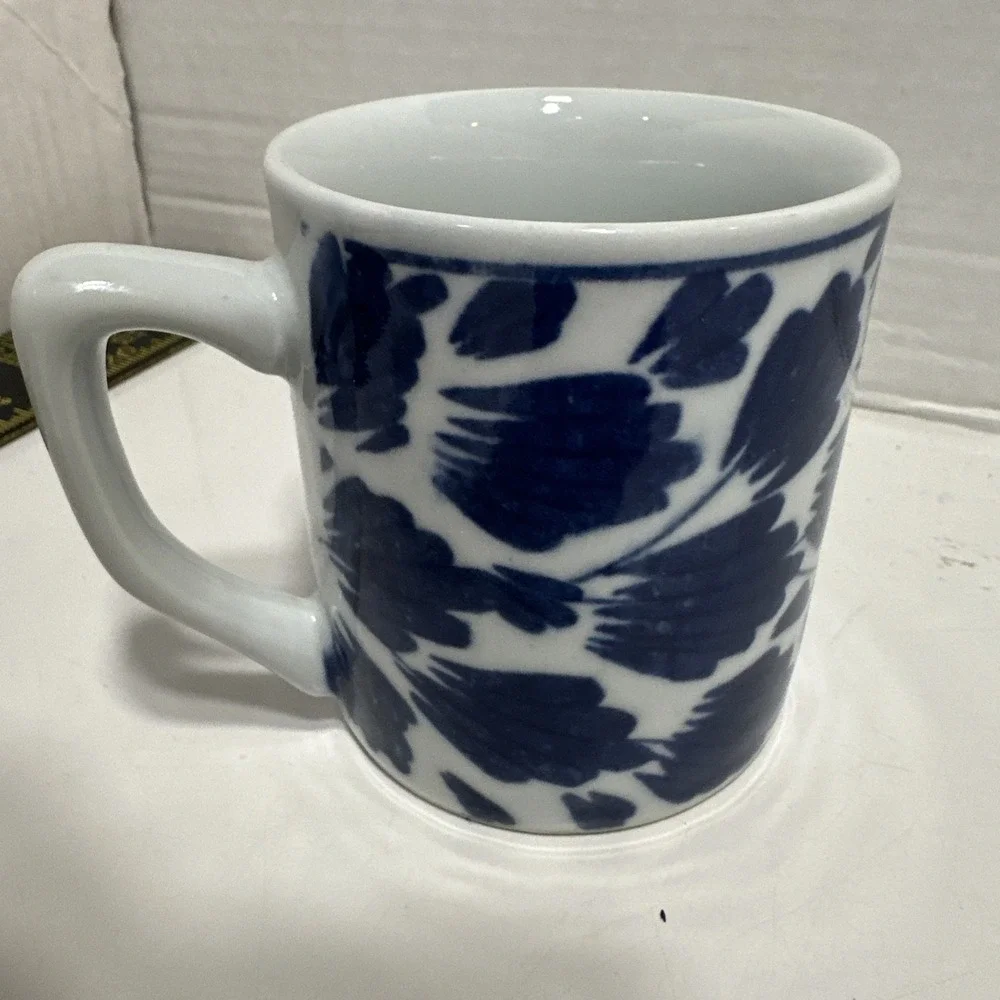 Pier 1 Blue & White Porcelain M B ug‎ 3.5